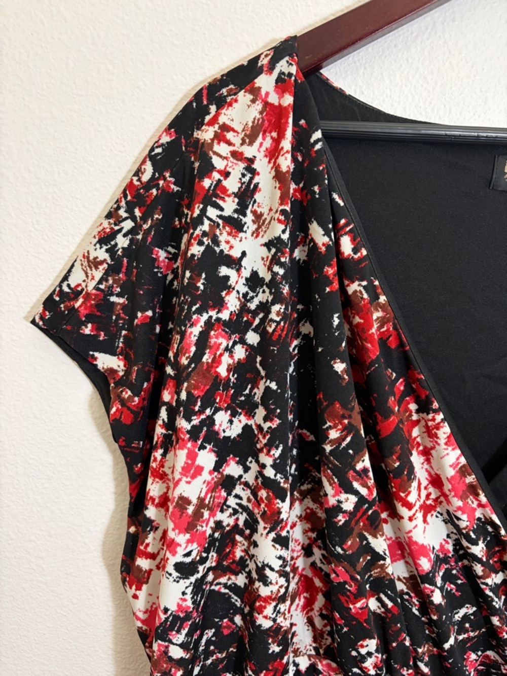 IGIGI Red Black White Abstract Print Wrap Dress - Picture 3 of 11